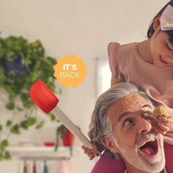 NWT Tupperware Classic Silicone Spatula Red & White NEW NIP 1286 12" - Picture 2 of 2